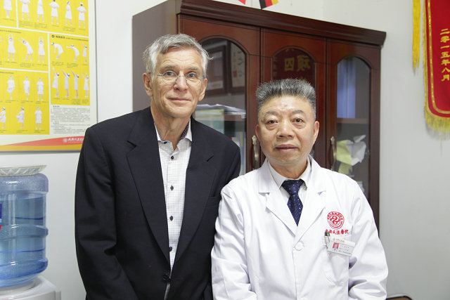 ��������������ʷ�ʪ����ѧ����ר��ѧ��Rikard Holmdahl���ڽ���.JPG